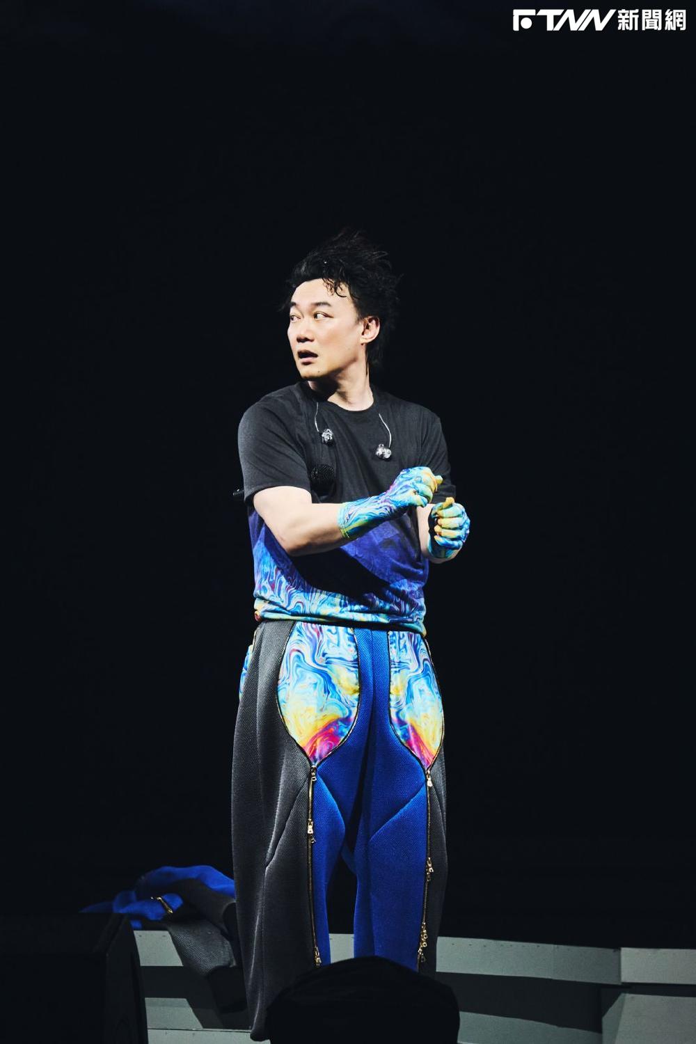 陳奕迅唱進高雄吸金2.3億！宣告「巡演後要休息很長時間」　背後原因曝光's story cover image